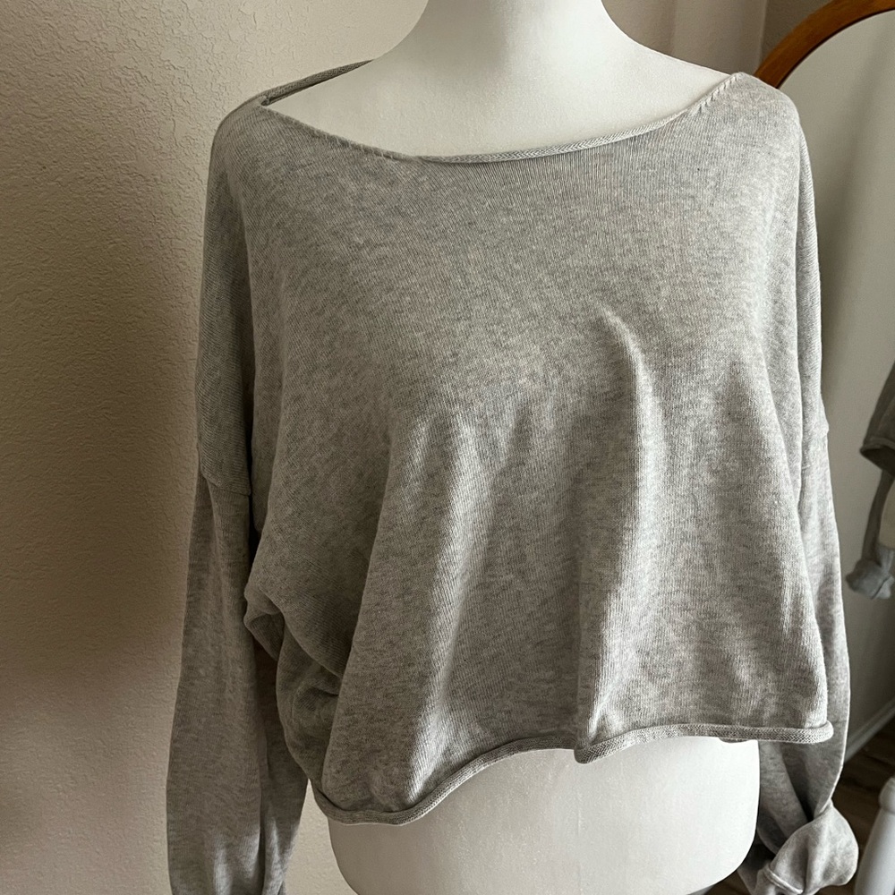 🐭Brandy Melville🐭 Light Gray Knit Top Rolled Hem Crop Off the Shoulder Sweater
